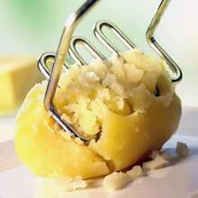 1个不锈钢波浪形土豆泥压泥器，厨房蔬果泥制作工具，一体式不锈钢厨房用具，波浪形设计，适用于万圣节、感恩节、圣诞节等节日，轻松备餐，经久耐用且易于清洁，厨房工具和小工具，家庭厨师必备