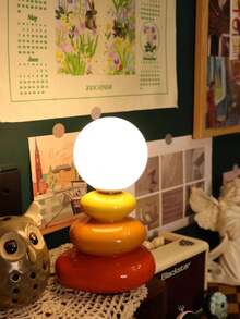 1个陶瓷叠石灯，USB供电，内置LED灯带，带三色调光按钮，可拆卸月牙形灯罩。适用于咖啡馆、餐厅、酒店床头柜和卧室装饰，是营造万圣节和圣诞节氛围的理想之选，也是馈赠朋友/情侣的绝佳礼物。 - 彩色 - 查看 8