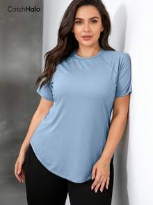 大码女式修身高弹运动上衣，吸湿透气插肩袖，弧形下摆带反光细节，休闲健身跑步服，大码运动休闲短袖T恤