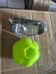 1个不锈钢蒜蓉压榨器/绞蒜器 | 重型人体工学设计，也适用于生姜和坚果 | 必备易清洗厨房工具 - 彩色 - 查看 8