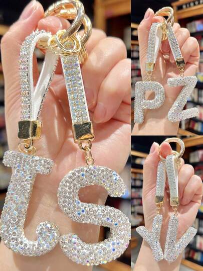 闪亮水晶字母钥匙扣 - 亮面合金吊坠，适用于包包和背包 - 生日和特殊场合的完美礼物，可作钥匙扣、戒指、包包、背包挂饰、汽车挂饰，送给女性和女孩的礼物，钱包和手提包配饰，字母 A-Z