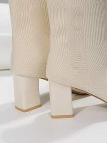 بوت كاحل مصنوعة من الأقمشة المحبوكة ذات لون واحد وأصابع مستديرة، بوت ذات كعب سميك عصرية للتنقل، بوت محبوكة مرنة للخريف والشتاء، بوت سهلة الارتداء للعطلات - بيج - مشاهدة 7