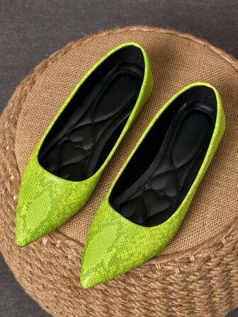 女士尖头平底便鞋，薄荷绿蟒纹印花，适合春、夏、秋季穿着，休闲、户外皆宜，百搭