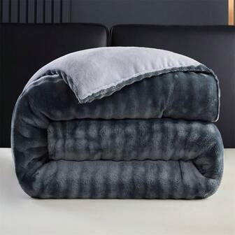 1pc Solid Color Anti-Pilling Plush Dual-Tone Thick Comforter, Warm & Soft Thick Quilt Suitable For Bedroom, Sofa, Living Room, Single Size, Autumn/Winter