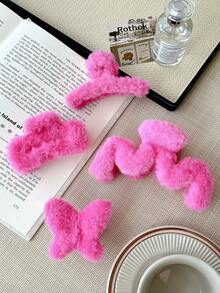 FURDANXINYI 4 pinzas para el pelo de felpa de color liso, serie otoño/invierno - Surtidas. Elegantes pinzas extragrandes de felpa con forma de bola - Adorables y cómodos accesorios esenciales para el invierno. Combinan con pinzas para la nuca, ideales para San Valentín y Año Nuevo. Pinzas para el pelo con forma de garra, accesorios para el pelo de invierno, pinzas informales.