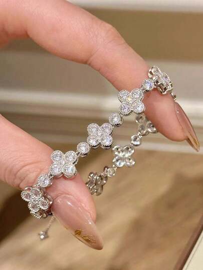 1pc Fashionable Sparkling Four-Leaf Clover Bracelet With Zirconia Stones, Luxurious & Elegant, Suitable For Parties, Gifts, And Daily Wear