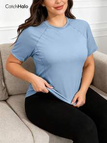 大码女式修身高弹运动上衣，吸湿透气插肩袖，弧形下摆带反光细节，休闲健身跑步服，大码运动休闲短袖T恤