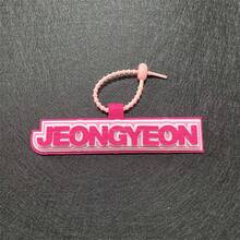 TWICE 包包挂饰，名字包包吊坠，背包装饰，无纺布挂绳，钥匙扣，粉丝周边，闺蜜礼物，生日/节日礼物 - 彩色 - 查看 7