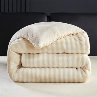 1pc Solid Color Anti-Pilling Plush Reversible Comforter, Thick & Warm Winter Quilt, Soft & Comfortable, Suitable For Bedroom, Sofa, Living Room, Single Size, Autumn/Winter, Plus Size