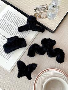 FURDANXINYI 4 pinzas para el pelo de felpa de color liso, serie otoño/invierno - Surtidas. Elegantes pinzas extragrandes de felpa con forma de bola - Adorables y cómodos accesorios esenciales para el invierno. Combinan con pinzas para la nuca, ideales para San Valentín y Año Nuevo. Pinzas para el pelo con forma de garra, accesorios para el pelo de invierno, pinzas informales.