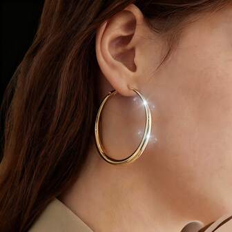 A Pair Of Elegant, Minimalist, Hypoallergenic 18K Gold-Plated Large Earrings. Stylish, Unique, Lightweight, And Delicate Design, Suitable For Women, Perfect For Everyday Wear And Parties, Suitable For All Seasons. Cute Earrings, Party Accessories, Fashionable And Unique Decorations, Also Make Excellent Gifts.