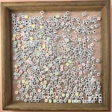 500 件 6 毫米生动亚克力字母珠套装 - 5 种颜色，方形字母图案，适合 DIY 珠宝和工艺品 - 非常适合手机饰品和创意设计 - 彩色 - 查看 24