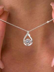 1件925纯银水滴吊坠项链，女士百搭奢华立方氧化锆镶嵌锁骨链，适合日常佩戴和通勤，时尚项链礼品