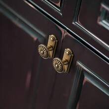 2pcs Vintage Brass Sunburst Cabinet Handles, Paired With Different Industrial Style Backplates - Delicate Floral Pattern, Distressed Finish, Suitable For Kitchen Drawers And Cabinets, Can Be Used As Cabinet Decorative Handles Or Christmas Door Knobs
