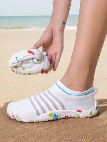 Chaussures de plage pour femmes, tailles 36-44, de couleur unie, chaussures d'eau élastiques, tige en tissu respirant, convenant pour un usage intérieur décontracté, le yoga, les sports, avec une semelle souple, adaptées pour la natation et les activités aquatiques extérieures - Blanc - Voir 8