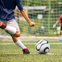 耐用型5号足球，无缝PU材质，防穿刺、耐磨损，是成人训练和比赛的理想之选 - 彩色 - 查看 7