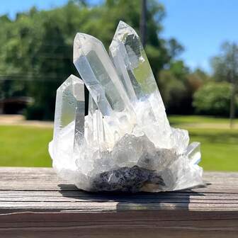 1pc Natural White Crystal Cluster - Asymmetrical Transparent Bohemian-Style Decorative Stone, Practical Home Decor And Holiday Gift, For Spiritual Balance, Festive Decoration, Crystal Ornament, Spiritual Ornament, Bohemian Style, Asymmetrical Shape, Polished Surface, Unique Shape, Handmade Decoration, Decorative Crystal, Spiritual Seeker