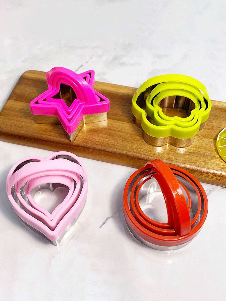 3pcs Handle Biscuit Cutting Three Pieces Set,Stainless Steel Biscuit Cutter,Round Shaped Biscuit Mold,Love Shaped Biscuit Mold,Stars Shaped Biscuit Mold,Flowers Shaped Biscuit Mold,Stainless Steel Christmas Biscuit Cake Mold,Biscuit Cutting Mold,Bread Cutting Machines - Multicolor - View 1