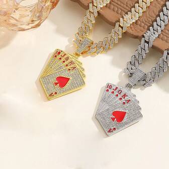 1件时尚嘻哈全钻扑克牌吊坠项链，适合男士派对、聚会、送朋友的礼物，也是节日和各种场合的完美之选。