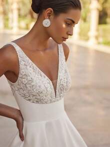 Enchanting V-Neck Lace Boidce Satin Wedding Gown - Perfect For Christmas, Halloween, Weddings, Proms & Birthdays - trắng - Xem 4