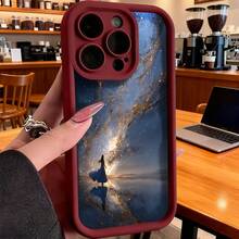 Cubierta de telefono con borde negro diseño galaxia estrellas y figura femenina en el agua para iPhone 14 Pro Max estilo elegante y moderno ideal para uso diario y ocasiones especiales - Burdeos - Ver 2
