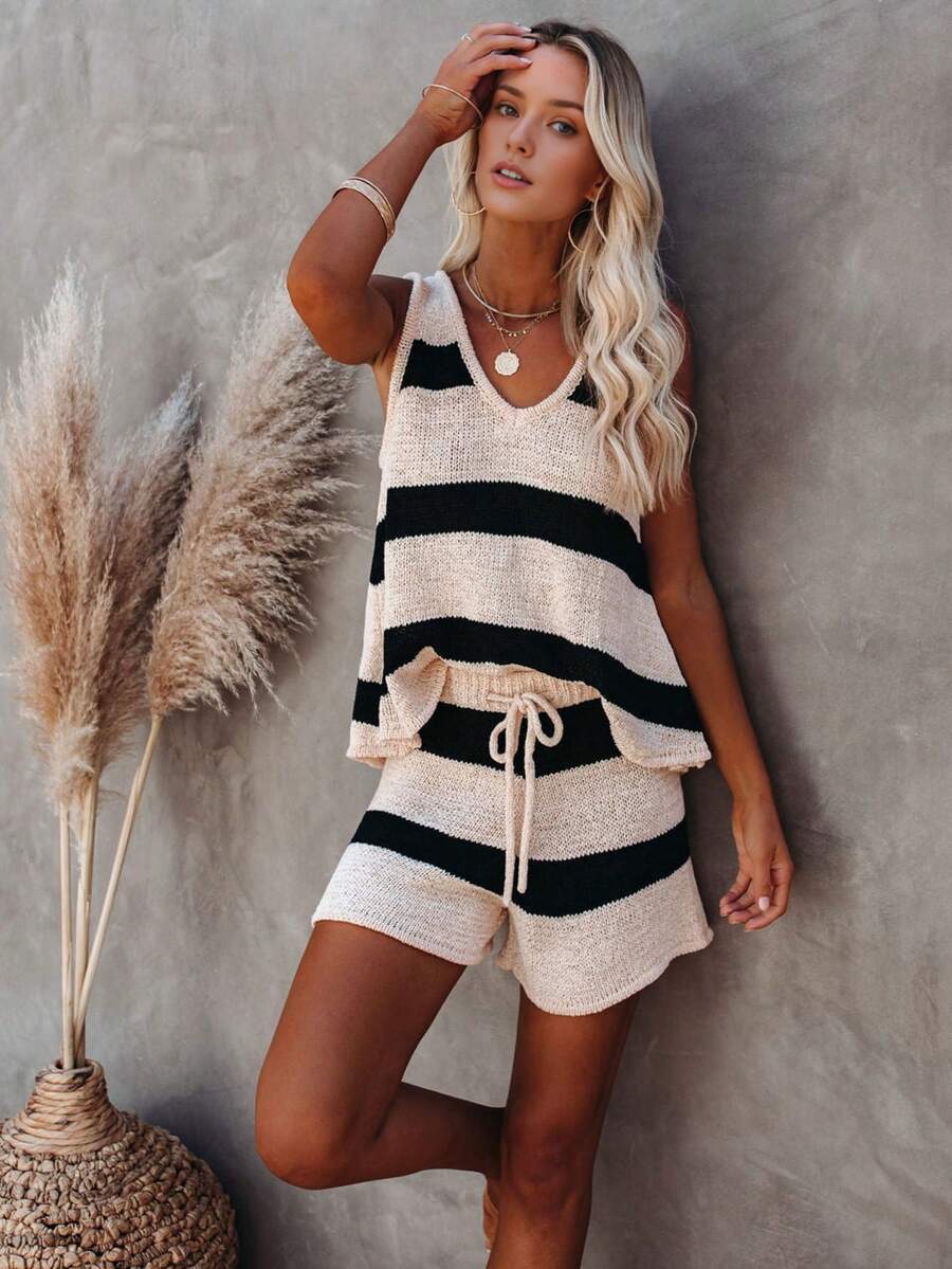 Senya 女士 V 领条纹撞色罗纹针织背心和短裤休闲度假套装，优雅休闲，适合日常通勤、度假、海滩等场合，2026 新款针织两件套夏季款 - 杏色 - 查看 1