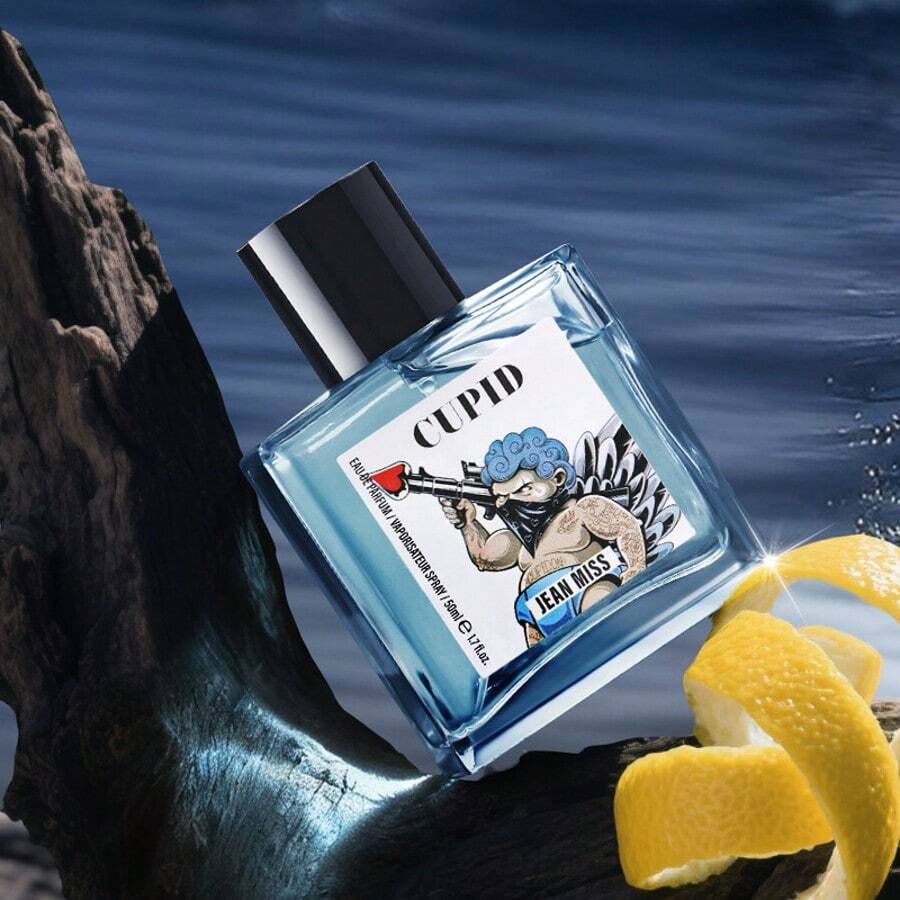 一瓶50毫升丘比特香氛喷雾，持久留香，方便携带，是提升您魅力的绝佳选择。丘比特系列空气清新剂采用优质香料制成，拥有独特的香味，适合情人节、约会和各种场合。 - 多香 - 查看 1