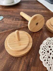 1 Stück Holz Garnhalter, Tisch Spulenhalter, minimalistischer Stil Garnspulen Aufbewahrungsregal, drehbarer Holz Wickelhalter, Strickzubehör, klassischer Holz Garnhalter mit Drehvorrichtung, Stickerei- und Nähhandwerks-Zubehör
