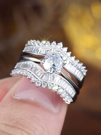 一套奢华迷人的银色圆形立方氧化锆女士时尚戒指套装，适合派对/生日/订婚/结婚/周年纪念日等场合，也可日常佩戴。