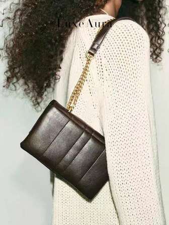 Axelväska med klaff och metallkedja, fransk elegant pendlarväska för kvinnor, högkvalitativ armhålsväska