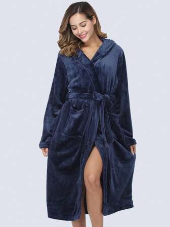 1pc Women's Minimalist Solid Color Thick Flannel Hooded Robe, Warm And Suitable For Home Use In Autumn/Winter