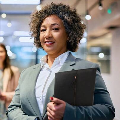 Women Professional Portfolio/Resume Organizer With Magnetic Flap Closure And Rose Gold Zipper (Black, Letter Size)