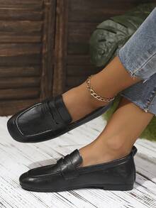 2025 Nuevos mocasines casuales de estilo británico para mujer, de unicolor, con diseño slip-on, minimalistas pero a la moda, planos, cómodos, versátiles y elegantes, adecuados para vestidos y pantalones, con suela y material suaves, ideales para estudiantes y trabajadores de oficina, aptos para todas las estaciones - Negro - Ver 5