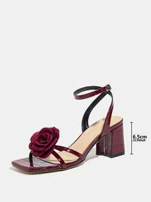 春夏女士高跟凉鞋,适合派对、户外活动、旅行、时尚度假等场合,采用粗跟、方头设计,饰有闪亮玫瑰花,性感踝带,质感面料,优雅迷人,酒红色。 - 酒紅色 - 查看 5