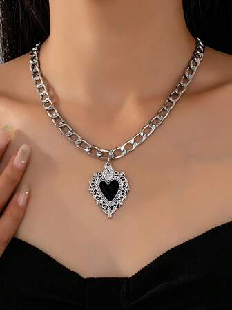 1件复古暗黑哥特风银链黑色宝石心形图腾项链，适合女性哥特时尚、派对、日常佩戴