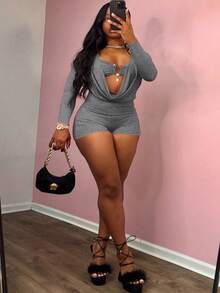 Bộ jumpsuit nữ cỡ lớn AiTyi với cổ áo xếp ly, thiết kế ôm sát tôn dáng, thời trang cho hàng ngày, dã ngoại, đi làm, dự tiệc, gợi cảm và thanh lịch, trang phục đa năng cho kỳ nghỉ biển, phù hợp cho mùa tựu trường, ngày Quốc khánh, lễ hội âm nhạc, bộ romper dài tay xếp ly họa tiết hoa màu xám mới về mùa xuân/hè. - Xám trung bình - Xem 3