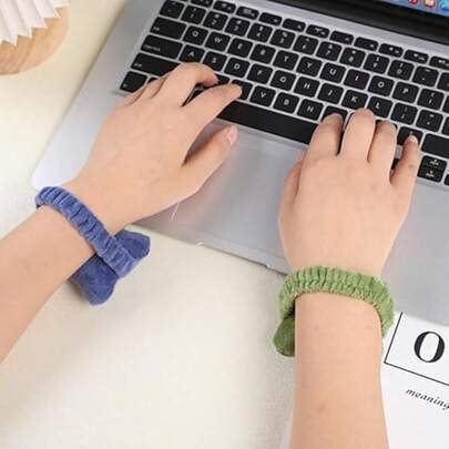 2 st bärbara handledsstöd för mus med mjukt, vadderat stöd, ergonomisk design för att lindra handledströtthet och bekväm bärbarhet för affärsresor och resor.