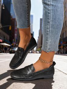 2025 Nuevos mocasines casuales de estilo británico para mujer, de unicolor, con diseño slip-on, minimalistas pero a la moda, planos, cómodos, versátiles y elegantes, adecuados para vestidos y pantalones, con suela y material suaves, ideales para estudiantes y trabajadores de oficina, aptos para todas las estaciones - Negro - Ver 8