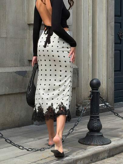 Chân váy nữ bằng vải satin chấm bi cổ điển phối ren tương phản, thanh lịch, thời trang và đa năng.
