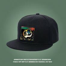 A New York style kiss design cap with a black anime design patch, very stylish. It's a cool guy's cap. flat bill cap retro ball cap snapback cap duckville cap unisex duck cap small head around snapback fashionable baseball cap breathable low cap visual low cap large head around snapback cap haphop baseball cap Baseball cap sports graphic print - ブラック - チェックする 4