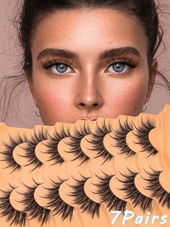 7对猫眼纤长假睫毛，宛如真睫毛，自然逼真，3D漫画风格，Cosplay仿貂毛全贴假睫毛，适合各种休闲场合。