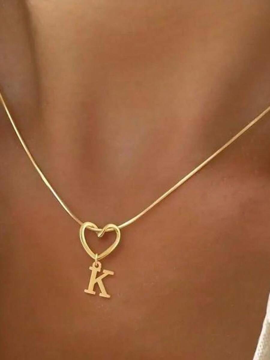 1 Pieza Collar de Cadena de Espiga de Acero Inoxidable con Dije de Corazón Hueco Dorado con Inicial 26 como Regalo de Cumpleaños o Día de San Valentín para Mujer