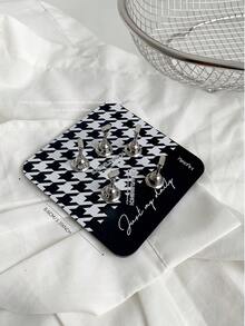 Set de decoraciones de arte de uñas con patrón de tablero de ajedrez 3D - Incluye bases cuadradas y ovaladas en negro y blanco, piezas de ajedrez metálicas de colores para manualidades, arte de uñas, props de fotografía y accesorios de uñas