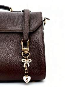 New Elegant White Bow Heart-Shaped Oil Dripping Letter Keychain, 26 A-Z Letter Alloy Keyrings, Fashionable Classic Romantic Metal Accessories, Ideal Birthday/Holiday Gifts For Women, Keychain, Bag Pendant, Car Decoration, Best Gift