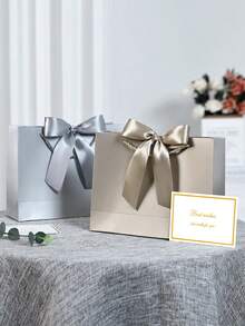 4件套香槟银灰色礼品袋，包含1个礼品袋、1张薄纸、1个蝴蝶结和1张卡片，3种尺寸，配有丝带，适用于婚礼、生日、新生儿派对、感恩节、周年纪念日、情人节、各种庆祝活动。 - 彩色 - 查看 2
