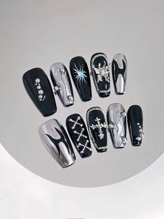 10 piezas de uñas postizas acrílicas hechas a mano con contraste de cruz negra y plateada, mariposa, estilo punk rock con remaches y cadena, forma de ataúd larga, suministros de uñas DIY, reutilizables, con pegamento de gelatina y lima de uñas, esenciales para otoño, invierno, uso diario y festivales de música
