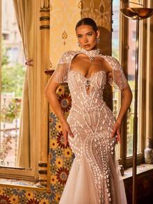 Faeriesty 这款高端奢华女士晚礼服饰有水晶水钻和仿珍珠流苏，散发着优雅魅力。美人鱼廓形设计使其成为红毯活动、婚礼摄影、新娘写真、颁奖典礼和正式晚宴的理想之选。春季派对必备 - 杏色 - 查看 10