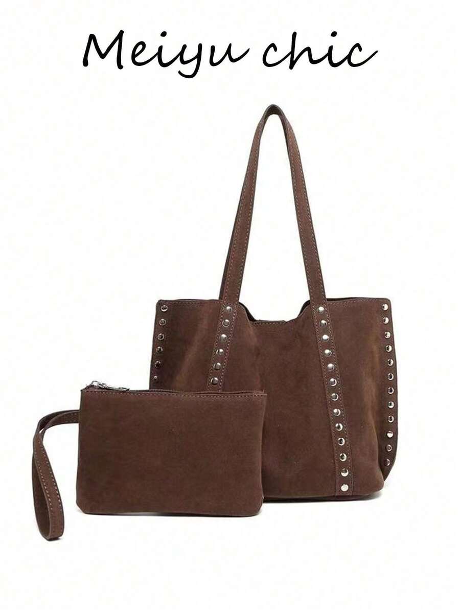 Este bolso tote de gran capacidad de 2 en 1 de color café está diseñado para mujeres. Hecho de tela de gamuza con decoraciones de remaches con estilo, presenta elementos únicos. Con un diseño elegante de gamuza, se puede usar como bolso de mano. Es adecuado para citas, uso diario, compras, vacaciones en la playa y diversas ocasiones, y combina bien con la ropa de otoño para mujeres.