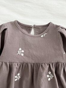 Flickklänning med långa ärmar och broderad blommig vintageprint, vår/höst - Grå - Visa 4