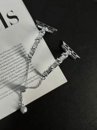 1 st armband med korsmetallinläggning och diamanter, kompatibelt med -band, lämpligt för 38/40/41/42/44/45/46/49 mm, kompatibelt med -serien Ultra/SE/10/9/8/7/6/5/4/3/2/1, sitter tajt runt handledens omkrets, justerbar i storlek, lämpligt för daglig dekoration (Obs: Endast armband, ingen klocka eller boett)